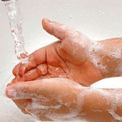 Американские специалисты по здоровью учат мыть руки
