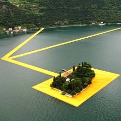 Открыта 3-километровая плавучая аллея на озере Изео в Италии