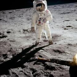 40 лет после высадки на Луну: почему люди не поумнели?