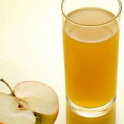 Почему детям не стоит пить консервированный яблочный сок