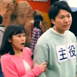 Японский парк развлечений позволяет нанять хулиганов и побить их, чтобы удивить свою девушку