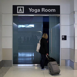 В аэропорту Сан-Франциско  действует комната йоги для пассажиров