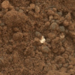 Марсоход Curiosity нашел на Марсе яркую частицу