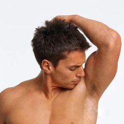 Доказано: бритые мужские подмышки пахнут  лучше, чем небритые