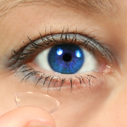 Цветные контактные линзы опасны для глаз