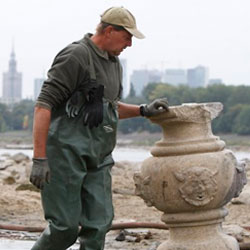 В Варшаве нашли мраморные сокровища благодаря…засухе 