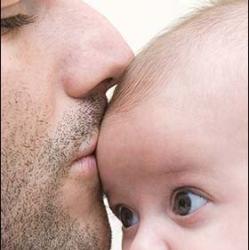Падение уровня тестостерона помогает мужчинам лучше выполнять отцовские обязанности  