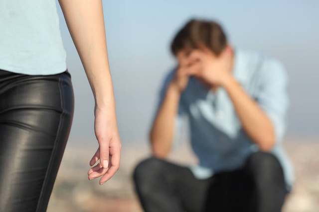 10 признаков того, что ваш партнер патологически боится серьезных отношений 