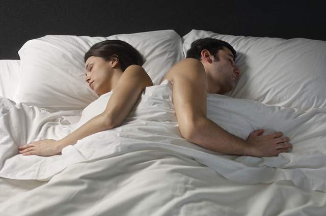 Вот, что поза пары во сне может рассказать об отношениях