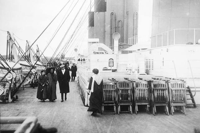 19 зловещих фотографий, снятых на "Титанике" до его гибели
