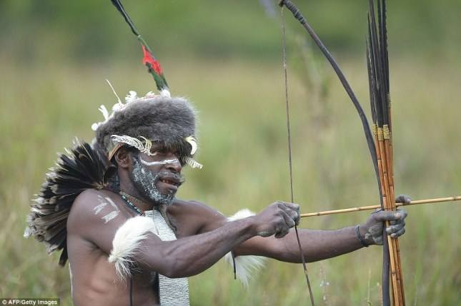 Дикое горное племя Дани хранит тела умерших предков в копченом виде