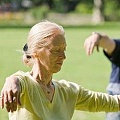 Китайская гимнастика поможет старикам с нарушениями зрения