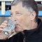 Билл Гейтс попробовал воду, полученную из экскрементов