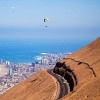 Гигантская песчаная дюна, высотой 450 метров, возвышается над городом в Чили