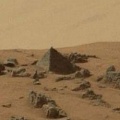 Марсоход Curiosity заметил на Марсе пирамиду