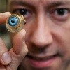 Бионический глаз дает слепому зрение