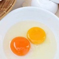 Какое из этих яиц от здоровой курицы?