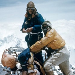 Люди впервые покорили Эверест