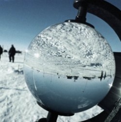 Первая в мире дрейфующая станция "Северный полюс-1" начала свою работу