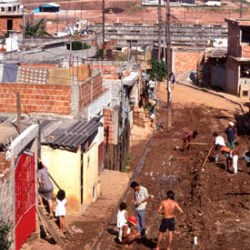 Бразилия строит стены вокруг трущоб Рио-де-Жанейро