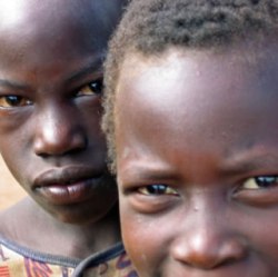 Таинственная детская болезнь разрушает Уганду