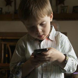 Дети все больше начинают зависеть от современных технологий