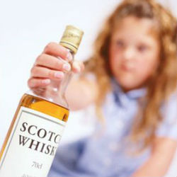 Почему родители дают свои детям пробовать алкоголь?