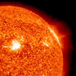 Мощная солнечная вспышка изверглась на Землю