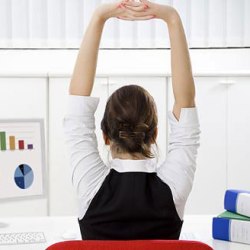 Простые упражнения, которые помогут при боли в шее, спине и плечах когда вы на работе﻿