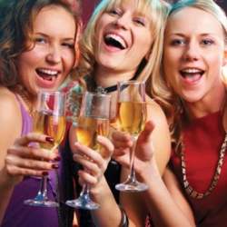 Ученые узнали, почему люди напиваются в клубах