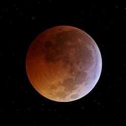 "Розовая" Луна принесет первое лунное затмение 25 апреля 2013