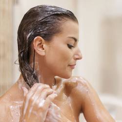 10 ошибок, которые мы совершаем при мытье головы