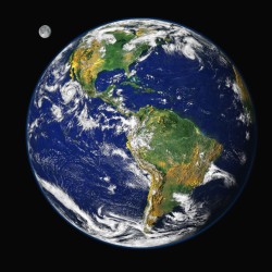 Земля состоит из двух планет