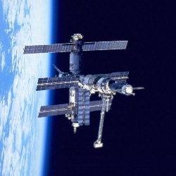 Запущена орбитальная станция "Мир"
