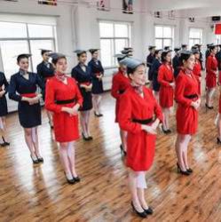 Как тренируют стюардесс в Китае