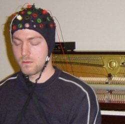 Музыкальные инструменты, контролируемые силой мысли, помогут парализованным в реабилитации