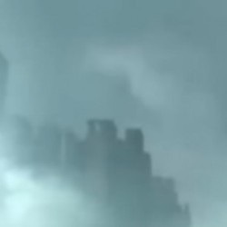 В небе над Китаем заметили город-призрак