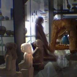 Загадка в музее: древняя египетская статуя стала сама поворачиваться