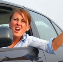 Самые агрессивные водители – женщины на маленьких машинах