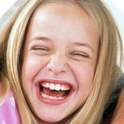 Неуправляемый смех у девочки стал результатом опухоли мозга