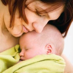 Материнская любовь в детстве помогает справляться во взрослой жизни