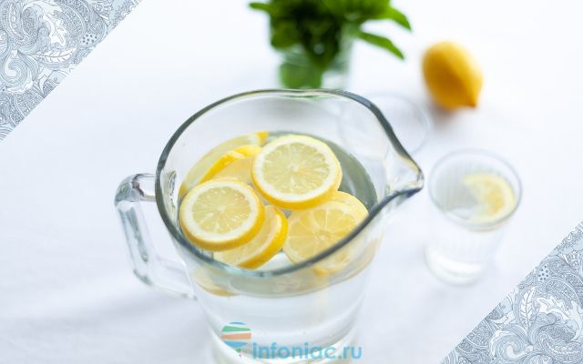 Теплая вода с лимоном
