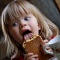Дети, которые едят руками, реже страдают от ожирения