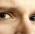 Почему существуют люди с разным цветом глаз? 