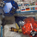 Роботы, контролируемые смартфонами, помогут астронавтам 