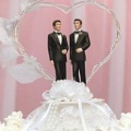 Однополые пары едут в штат Нью-Йорк чтобы пожениться