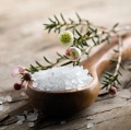 Все о соли: когда солить еду, что делать с пересоленной пищей, и как есть меньше соли