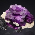 Пурпурный кристалл продан на аукционе за 125 000 долларов