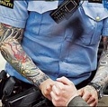Итальянским полицейским запретили татуировки и пирсинг