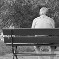 Одиночество убивает в старости быстрее, чем курение
